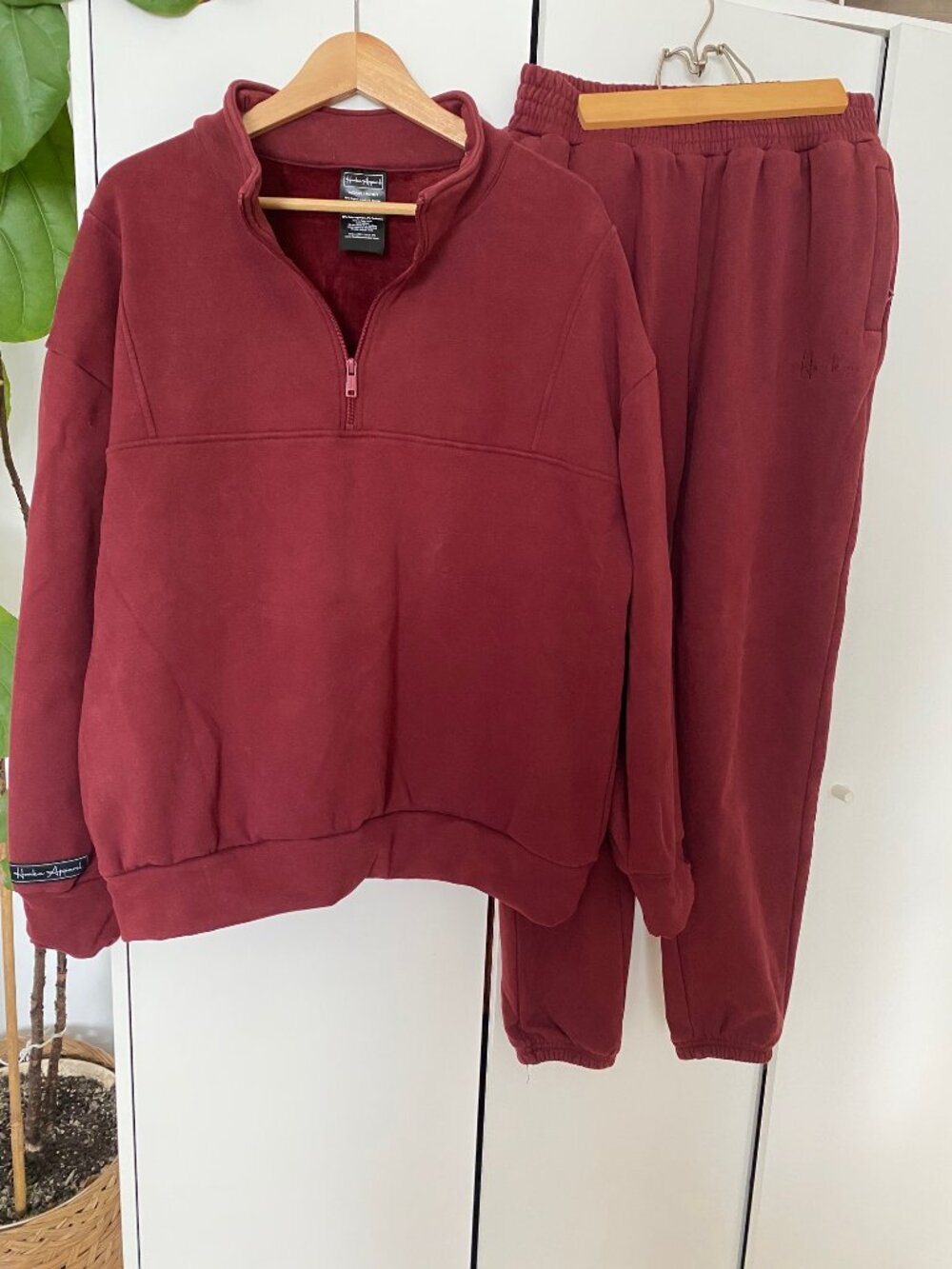 Dark Red Comfy Vintage Zip-up Sweatshirt and Pants from Hoaka